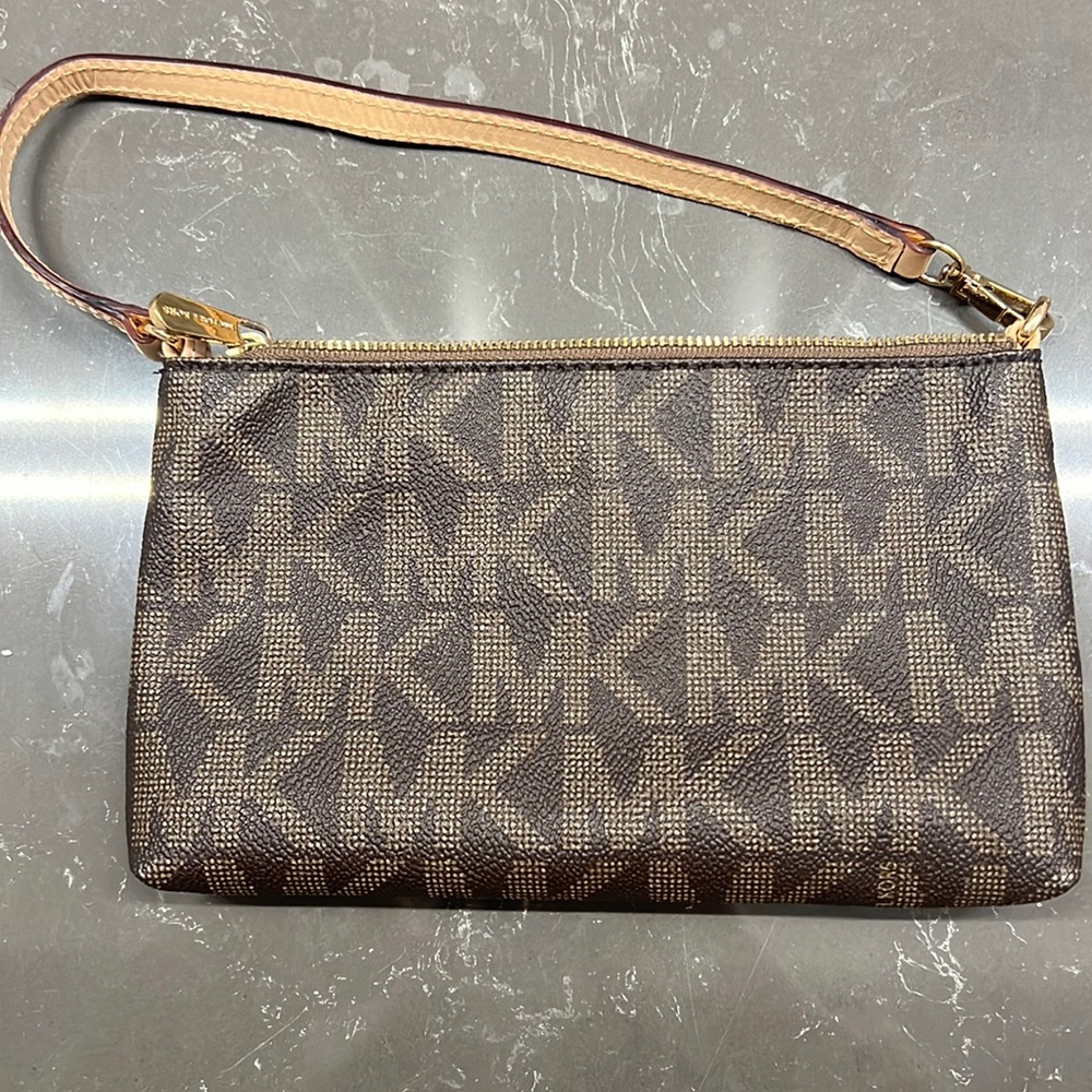 Michael Kors Purse / Wristlet - Picture 3 of 4